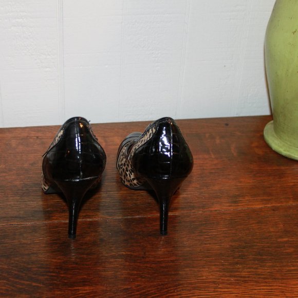 LIMITED TIME SALE: Qupid Animal Print Stilettos with Black Patent Accents Size 8 - Picture 4 of 10